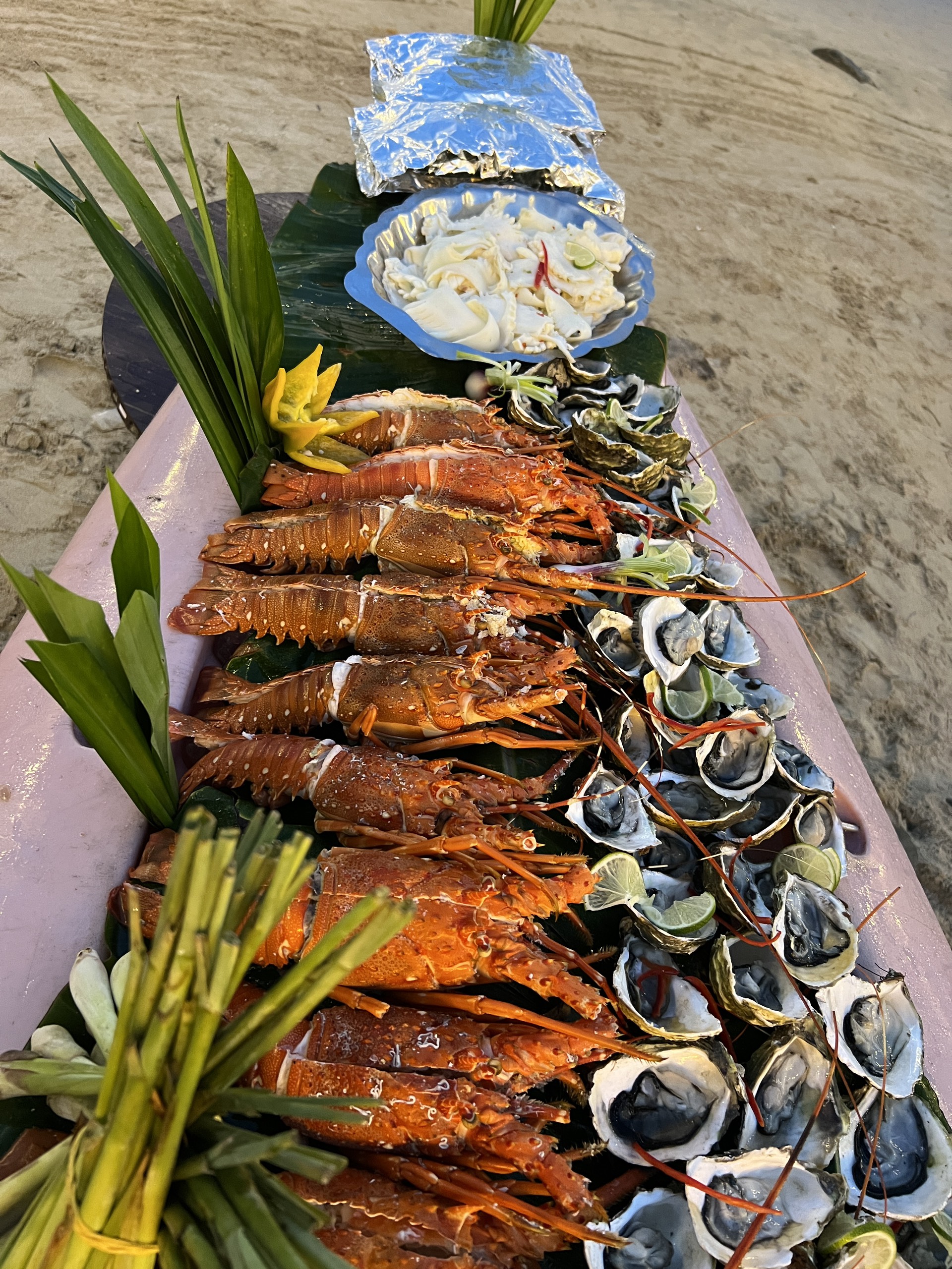 Nhà Hàng Hải Sản Eo Gió Bãi Dài Cam Lâm | Nhận tiệc camping