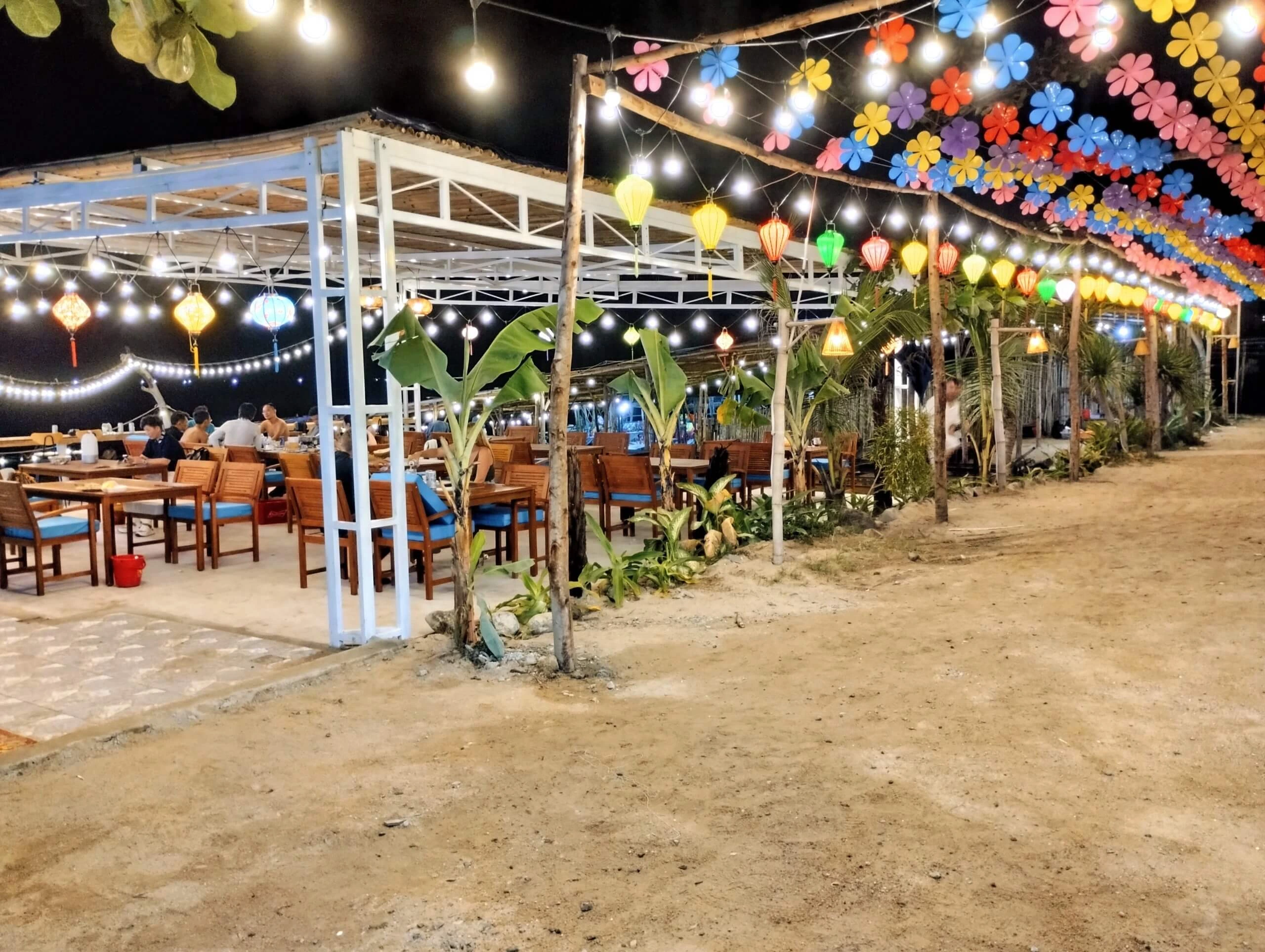 Nhà hàng hải sản Bãi Dài | Eo Gió 